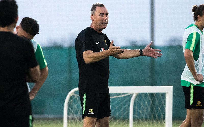 Rene Meulensteen trên sân tập của đội tuyển Australia. (Ảnh: Socceroos.com)