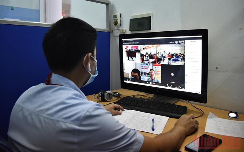 Phiên giao dịch việc làm trực tuyến tháng 10/2021 (Ảnh: Minh Duy).
