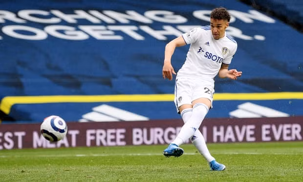 Rodrigo ấn định chiến thắng 3-1 cho Leeds.