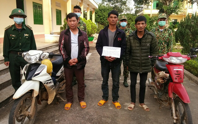 Ba đối tượng bị bắt giữ (Ảnh BĐBP cung cấp)