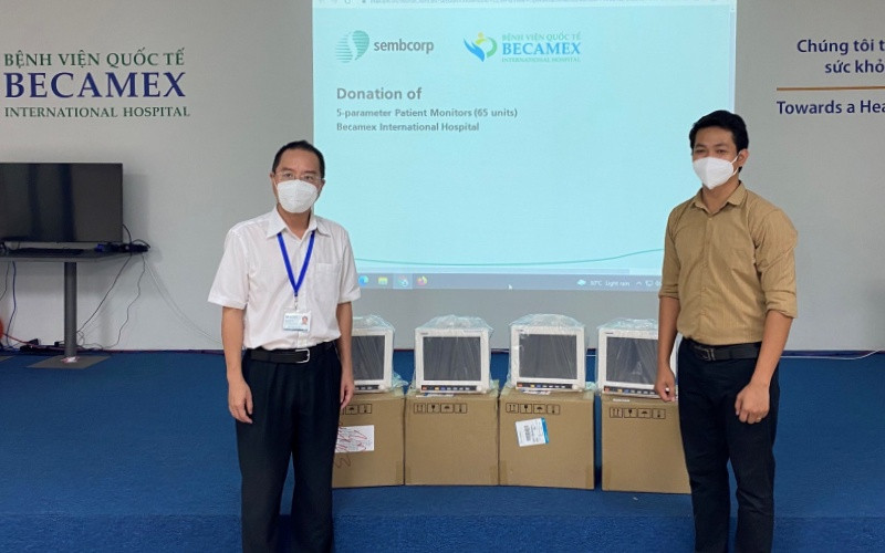 Lô thiết bị y tế đầu tiên do Tập đoàn Sembcorp trao tặng đã đến Bệnh viện Becamex.
