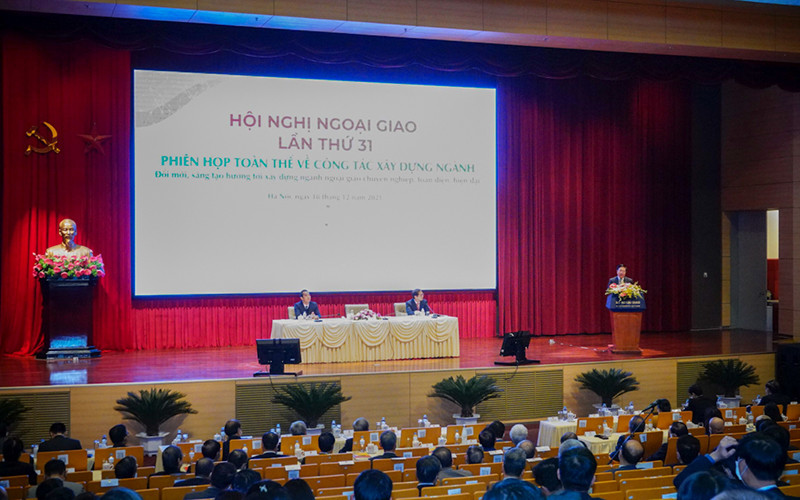 Toàn cảnh Phiên toàn thể về công tác xây dựng ngành ngoại giao. (Ảnh: Duy Linh)