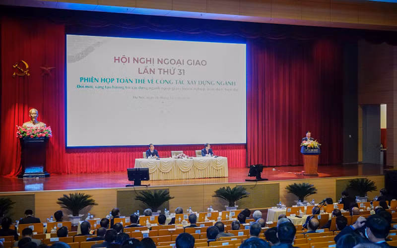 Toàn cảnh Phiên toàn thể về công tác xây dựng ngành ngoại giao. (Ảnh: Duy Linh)