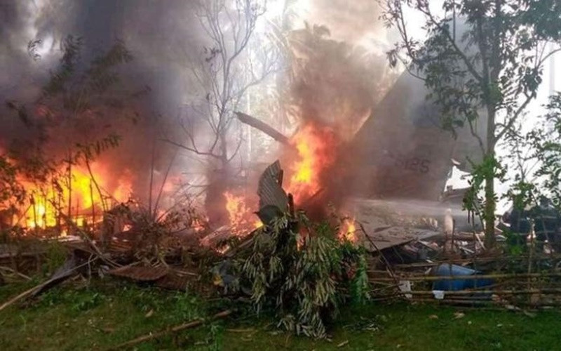 Công tác cứu nạn đang diễn ra tại hiện trường. (Ảnh: CNN)