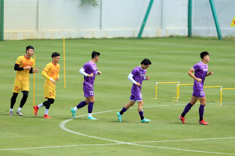 Các tuyển thủ Việt Nam trên sân tập. (Ảnh: VFF)