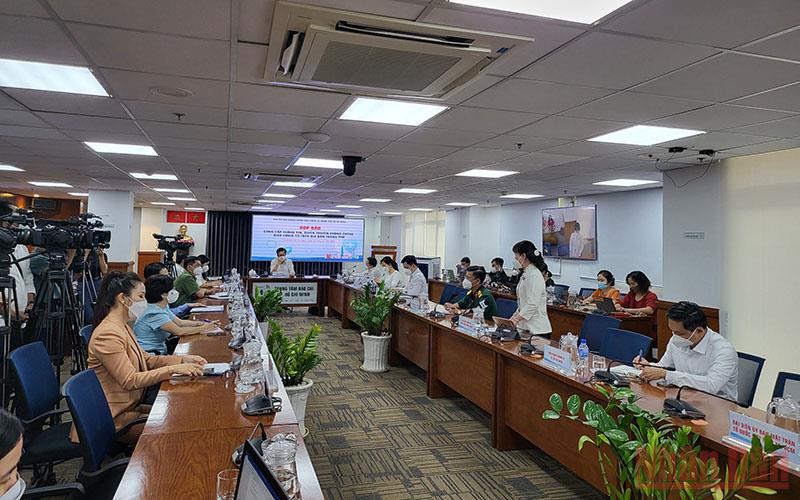 Toàn cảnh buổi họp báo.