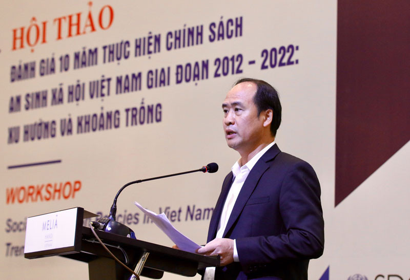 Thứ trưởng Lao động-Thương binh và Xã hội Nguyễn Văn Hồi phát biểu tại hội thảo.