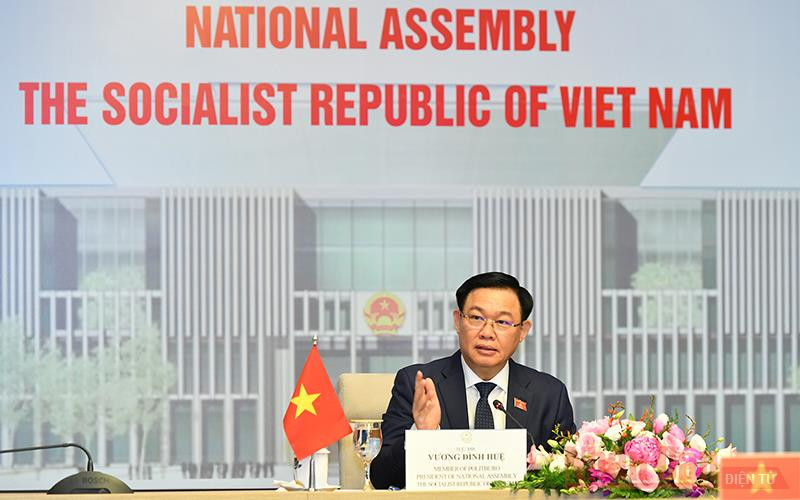 Chủ tịch Quốc hội Vương Đình Huệ phát biểu tại buổi hội đàm. Ảnh: Duy Linh