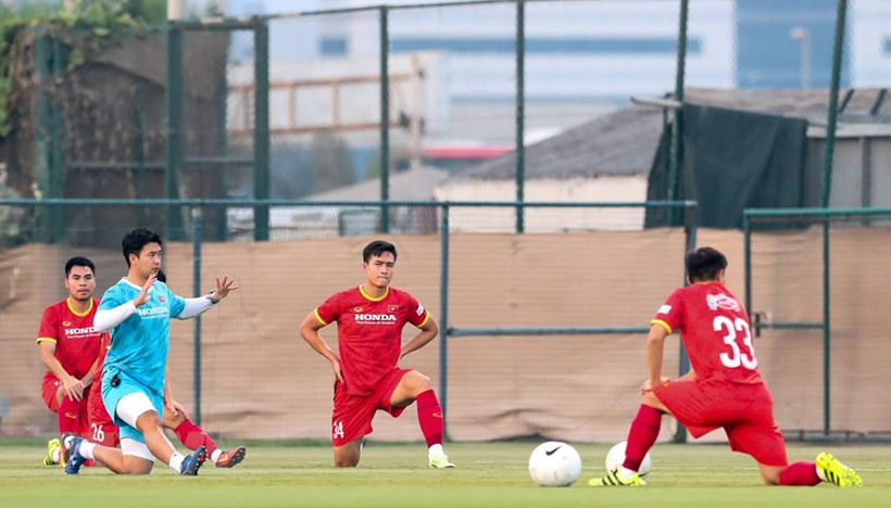 Các cầu thủ đội tuyển Việt Nam trong buổi tập ngày 12-6. (Ảnh: HOÀNG LINH/TTXVN)