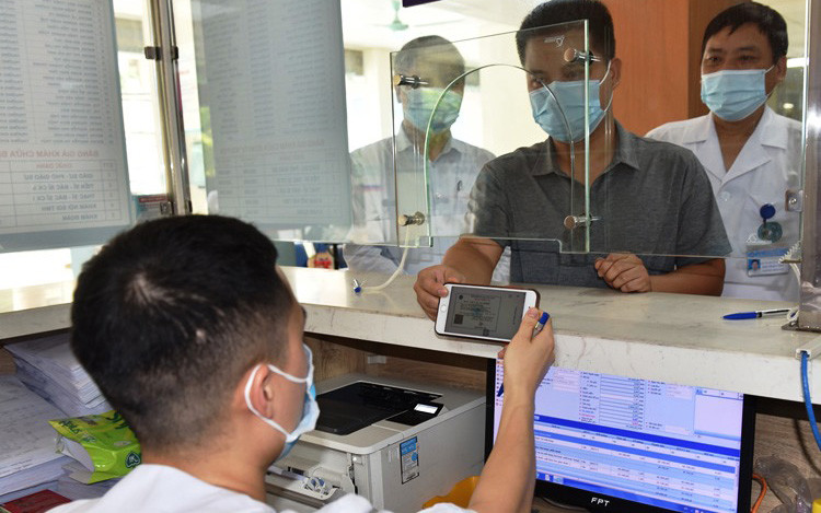 Đăng ký khám, chữa bệnh bảo hiểm y tế tại Bệnh viện đa khoa Hà Đông qua ứng dụng VssID.