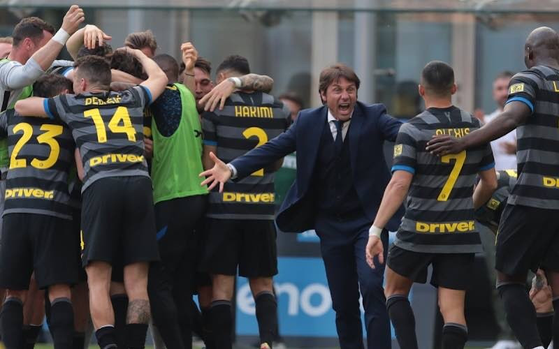 Sau khi dẫn dắt Juventus giành ba chức vô địch Serie A, Conte tiếp tục đưa Inter lên ngôi cao nhất giải đấu hàng đầu Italia. (Ảnh: Inter Milan)
