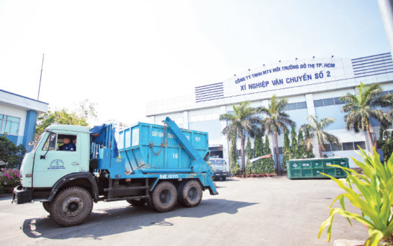 Vận chuyển xử lý rác thải tại Công ty TNHH một thành viên Môi trường Đô thị TP Hồ Chí Minh. 