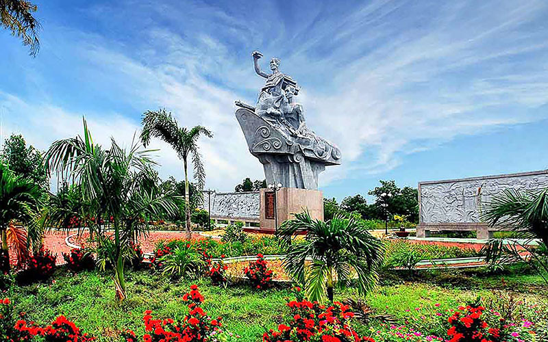 Tượng đài chiến thắng đường Hồ Chí MInh trên biển tại bến Vàm Lũng, xã Tân Ân, huyện Ngọc Hiển (Cà Mau). Ảnh: Huỳnh Lâm