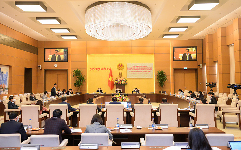 Đoàn giám sát của Quốc hội làm việc với Bộ Tài nguyên và Môi trường. Ảnh: quochoi.vn