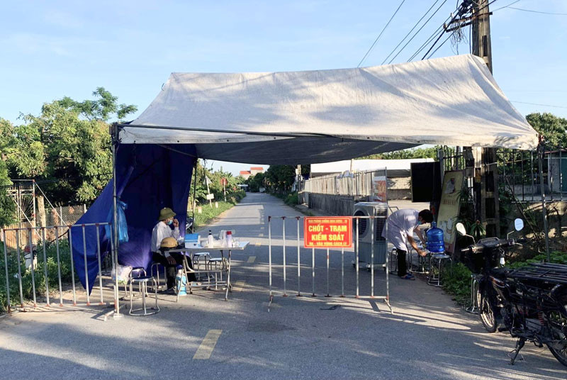 Chốt kiểm soát dịch Covid-19 ở thôn An Cảnh, xã Hàm Tử, huyện Khoái Châu, tỉnh Hưng Yên.
