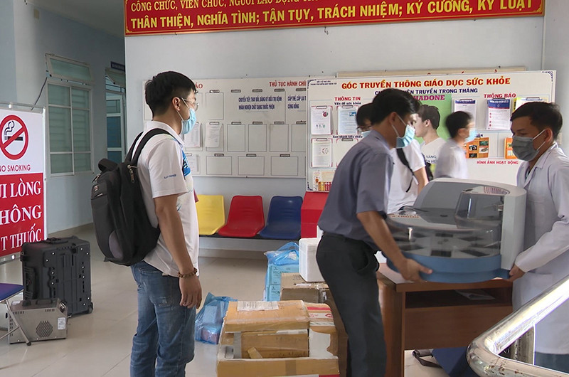 Viện Pasteur Nha Trang khẩn trương hỗ trợ thiết bị y tế cho Phú Yên phục vụ chống dịch Covid-19.