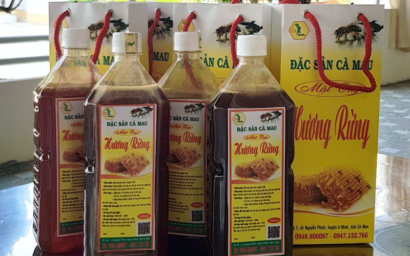 Mật ong rừng U Minh Hạ vào tốp 100 đặc sản quà tặng của Việt Nam.