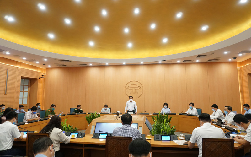 Phó Chủ tịch UBND TP Hà Nội Chử Xuân Dũng yêu cầu các cơ quan, ban ngành khẩn trương xác định, xét nghiệm F1, F2 ở hai ổ dịch lớn.