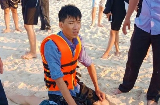 Đại úy Phạm Ngọc Thắng kịp thời cứu sống một học sinh bị đuối nước. Ảnh: CTV