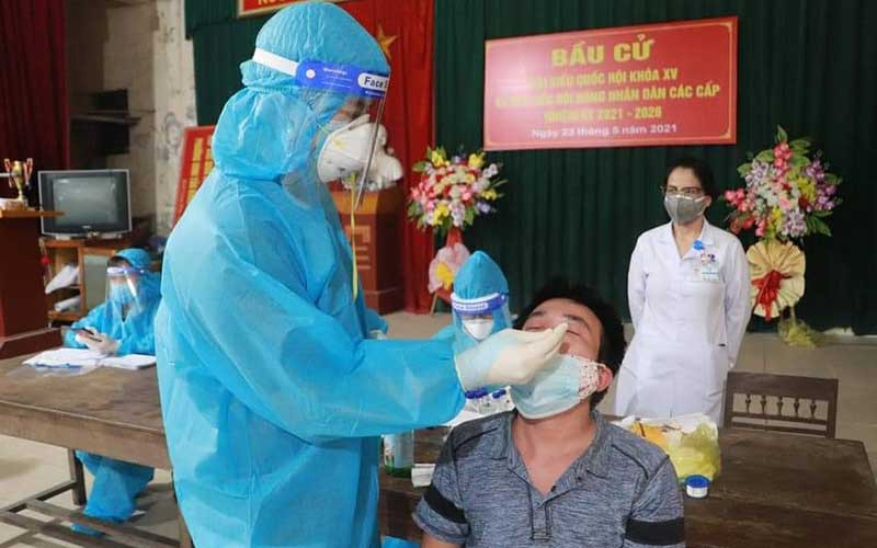 Lấy mẫu xét nghiệm trên diện rộng toàn bộ TP Vinh.