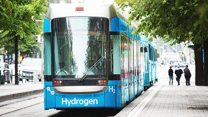 Xe bus chạy bằng năng lượng hydro tại châu Âu. Ảnh: AP
