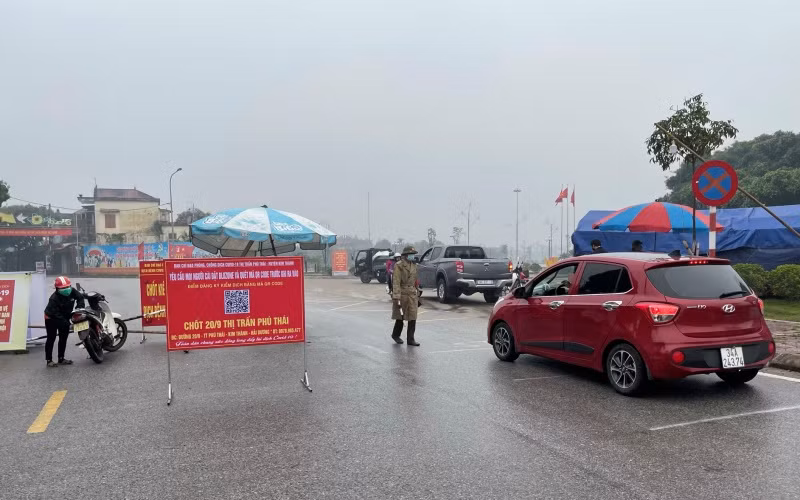 Chốt kiểm dịch ở thị trấn Phú Thái huyện Kim Thành.