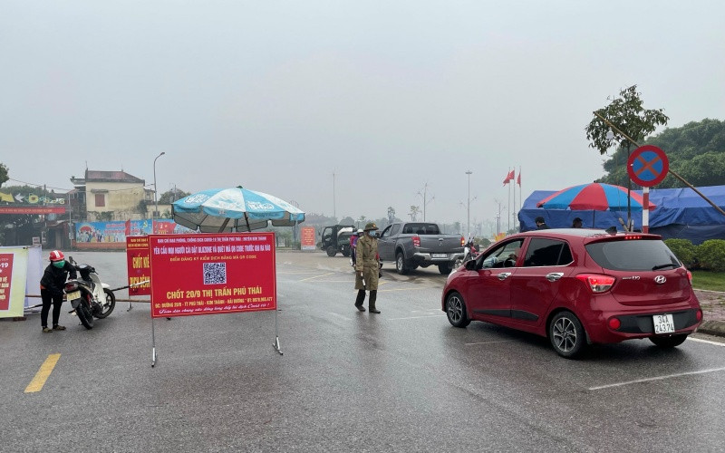 Chốt kiểm dịch ở thị trấn Phú Thái huyện Kim Thành.