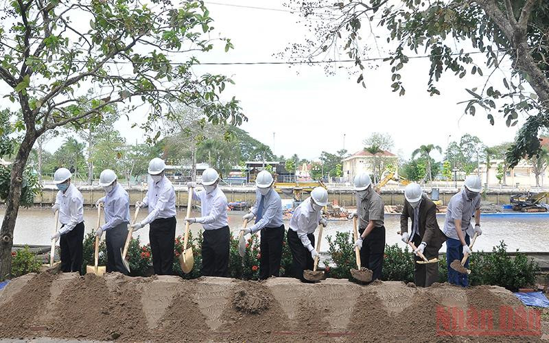 Lễ khởi công dự án đầu tư nâng cấp tuyến kênh Chợ Gạo giai đoạn 2. 