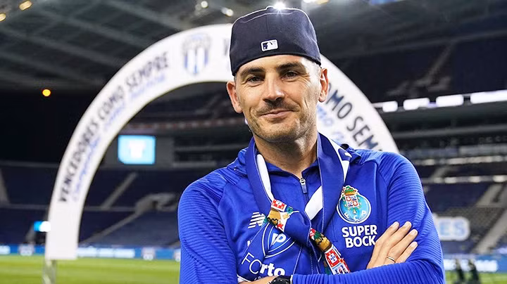 Tạm biệt “Thánh Iker”