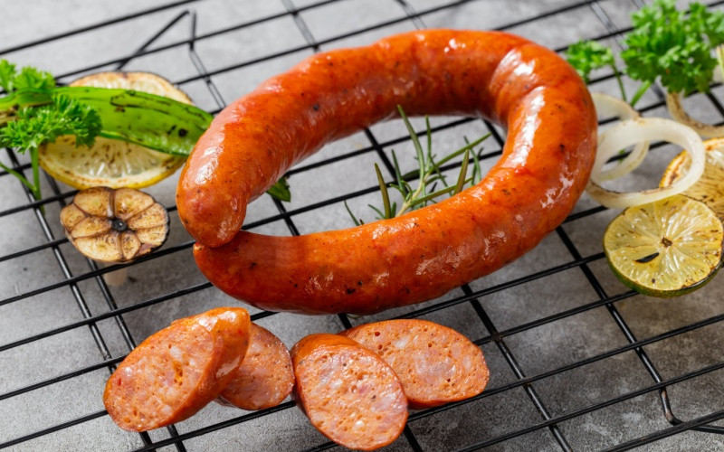 Ở nhà chống dịch cùng xúc xích cao cấp Đức Việt