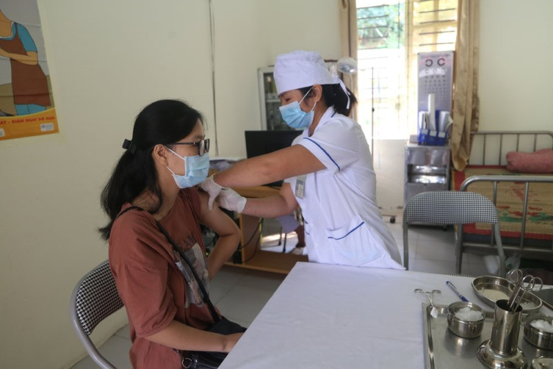Tiêm vaccine phòng Covid-19 cho người dân thành phố Bắc Kạn. 