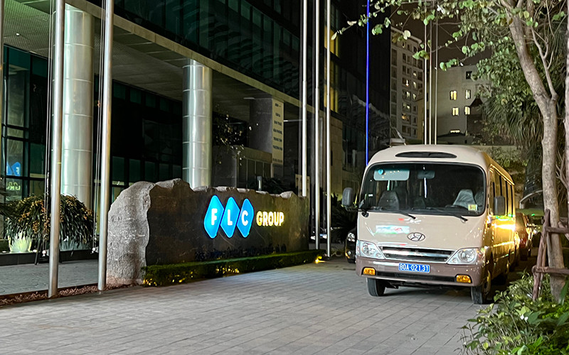 Lực lượng chức năng khám xét tại trụ sở của Tập đoàn FLC.