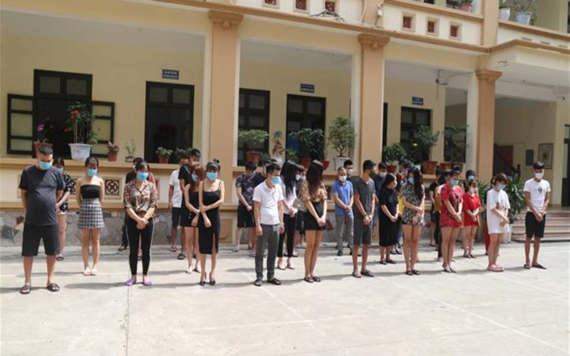 Khởi tố vụ án liên quan 33 thanh niên hát karaoke trong mùa dịch