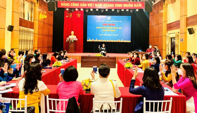 Phiên họp thứ nhất Ban Chấp hành Hội Liên hiệp Phụ nữ thành phố Hà Nội khóa 16.