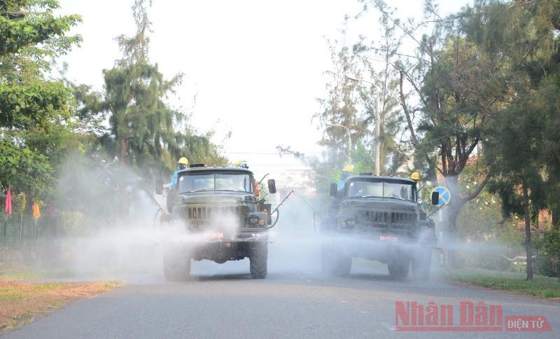 Phun khử khuẩn hơn 80.000m2 khu vực KCN An Đồn.