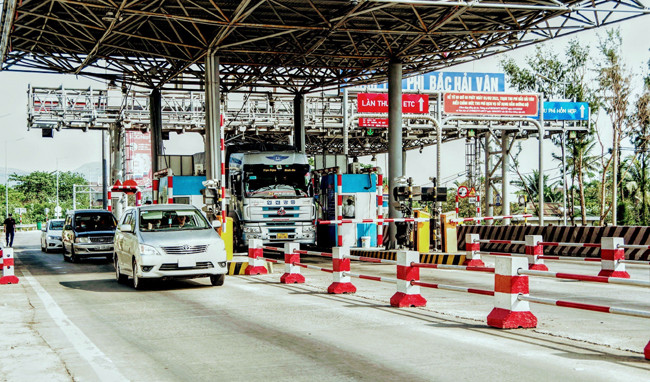 Trạm thu phí hầm Hải Vân.