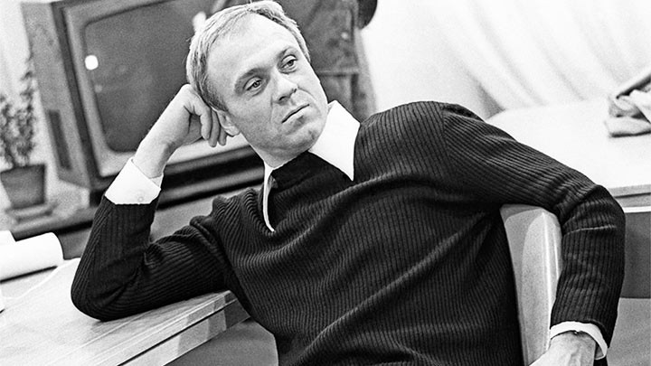 Đạo diễn V. Menshov tại một trường quay năm 1976. Ảnh: TASS