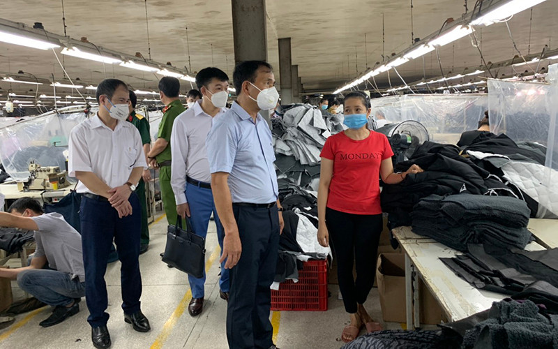 Công ty May Ever Glory Việt Nam phải dừng hoạt động do không bảo đảm các quy định phòng dịch.