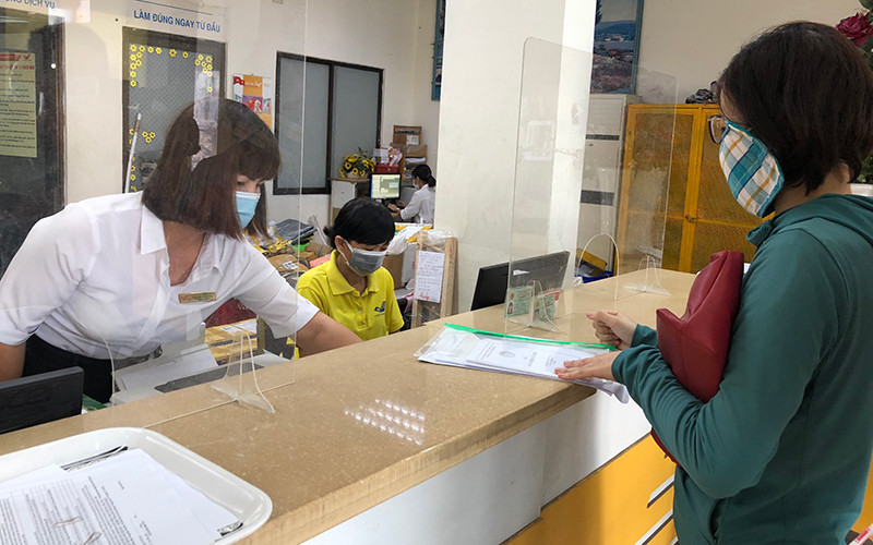 Bảo hiểm xã hội Thủ Ðức giải quyết hồ sơ cho người lao động.