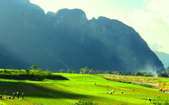 Tân Hóa trong ánh hoàng hôn.