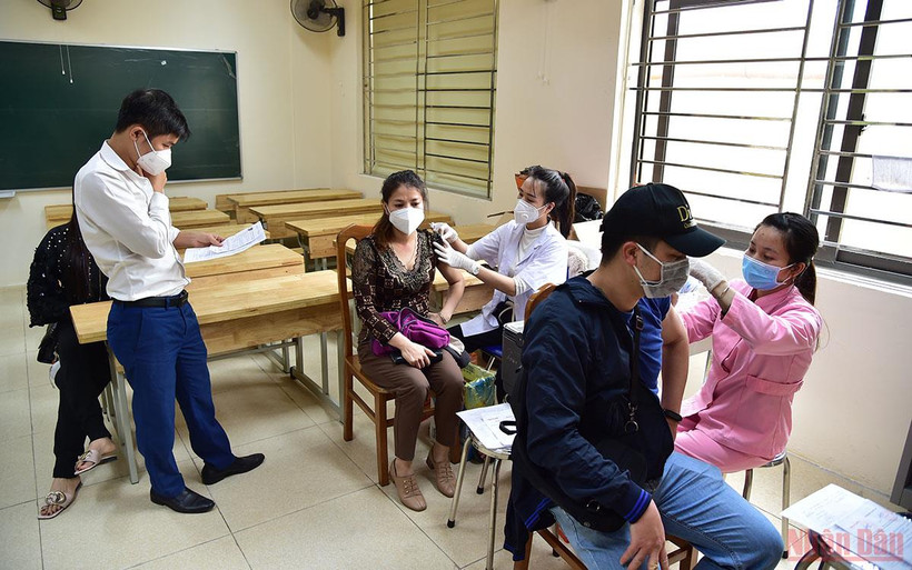 Tiêm ngừa Covid-19. (Ảnh: THÀNH ĐẠT)