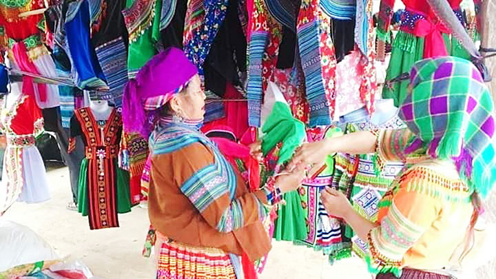 Gian hàng của bà Lý Thị Lầu.