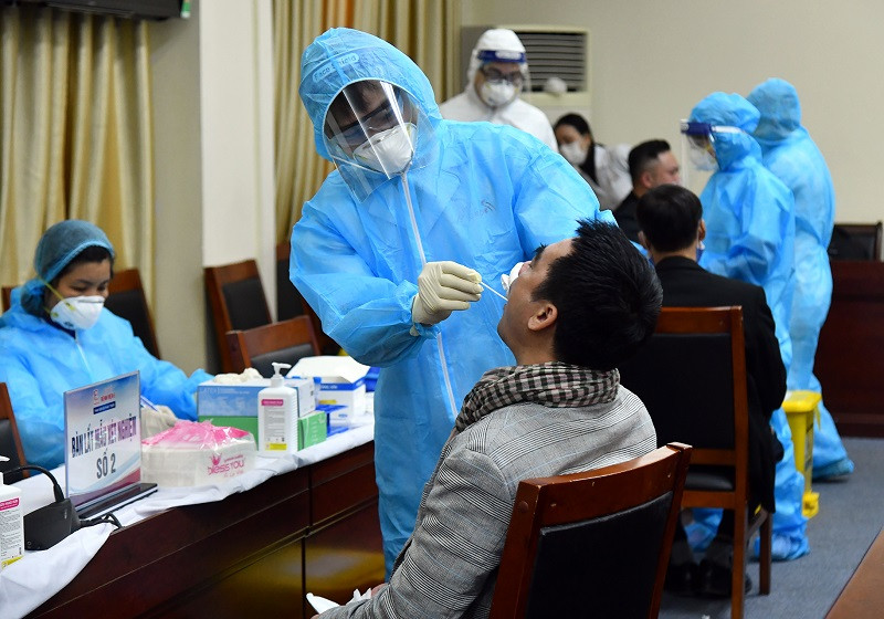 Để bảo đảm an toàn tuyệt đối cho Đại hội lần thứ XIII của Đảng, Ban Tuyên giáo Trung ương đã yêu cầu phóng viên các cơ quan báo chí xét nghiệm Covid-19 trước khi tham gia phục vụ Đại hội lần thứ XIII.