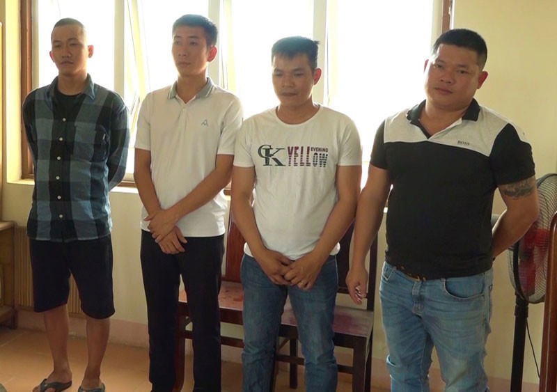 Các đối tượng đánh bạc qua mạng bị Công an Quảng Bình khởi tố.