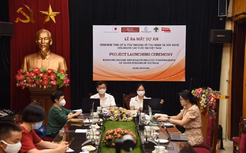 Ngân hàng Thế giới và các đối tác tổ chức lễ khởi động dự án mô hình chăm sóc người cao tuổi. (Ảnh: TTXVN)