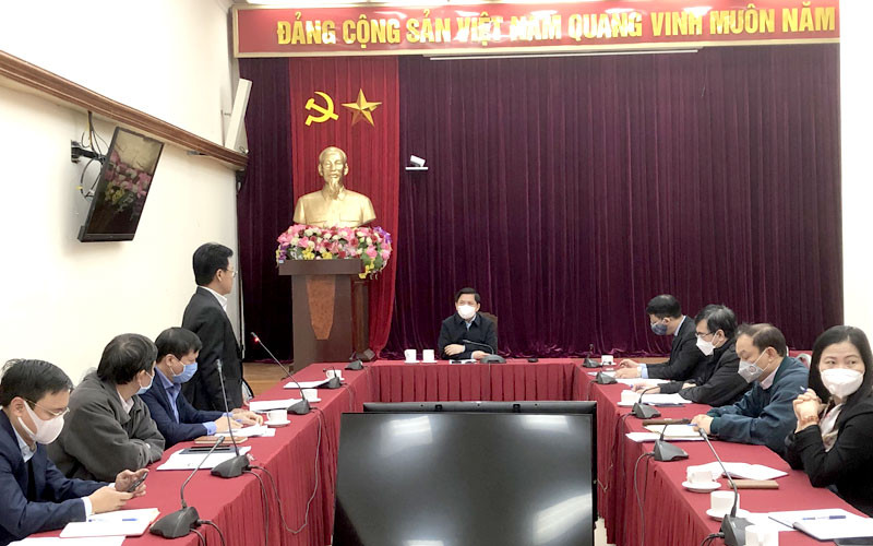 Bộ trưởng Giao thông vận tải Nguyễn Văn Thể họp với các đơn vị nhằm tìm giải pháp tháo gỡ khó khăn cho vận tải hàng đường sắt. (Ảnh: Bộ Giao thông vận tải, Tổng Công ty Đường sắt Việt Nam cung cấp)