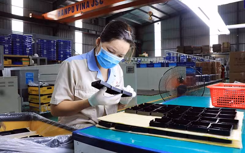 Sản xuất tại Công ty cổ phần Hanpo Vina (Khu công nghiệp Yên Phong, Bắc Ninh). Ảnh: THÁI SƠN