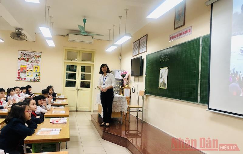 Giờ học tại Trường tiểu học Trần Quốc Toản (Hoàn Kiếm, Hà Nội). Ảnh: LÊ HÀ