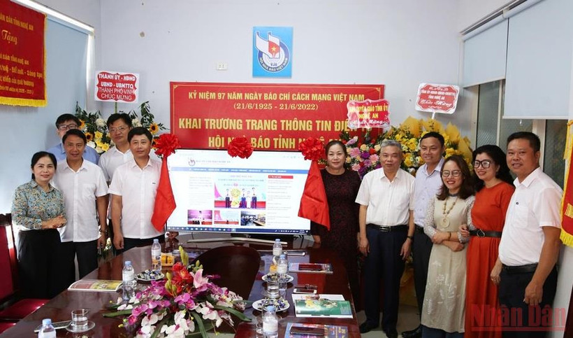 Khai trương Trang Thông tin điện tử Hội Nhà báo tỉnh Nghệ An. (Ảnh: Quốc Sơn)