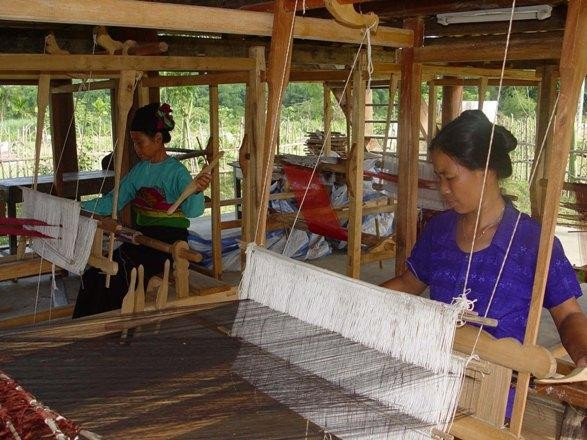 Nghề dệt thổ cẩm còn bảo lưu trong cộng đồng người Thái ở huyện Lang Chánh (Thanh Hóa).